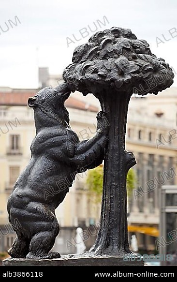 Bronze statue, monument, The Bear and the Strawberry Tree, El Oso y el Madrono, emblem and coat of arms of the city of Madrid, on Plaza de Puerta del Sol square in Madrid, Spain, Europe.