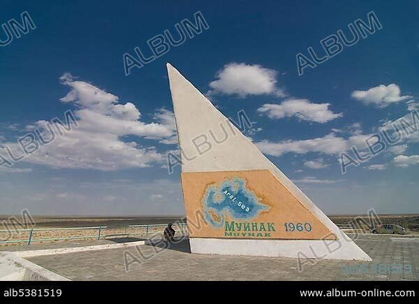 Monument at the Aral Sea, Moynaq, Uzbekistan, Central Asia, Asia.