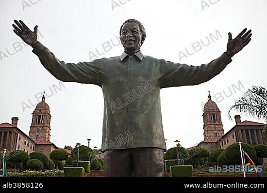 Huge Nelson Mandela statue in front of the Union Buildings government buildings, Pretoria, Gauteng, South Africa, Africa.