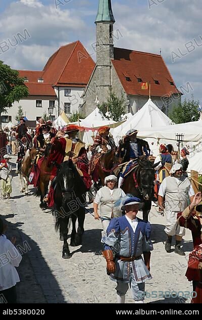 Participants dressed as a prince and princess at a medieval festival, Burghausen, Upper Bavaria, Bavaria, Germany, Europe.