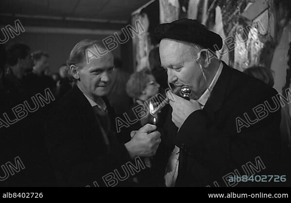 GDR, Berlin, 05. 03. 1990, Wolf Vostell exhibition opening, Galerie an der Weidendammbrücke, Wolf Vostell (right) and the Pankow artist Robert Rehfeldt.