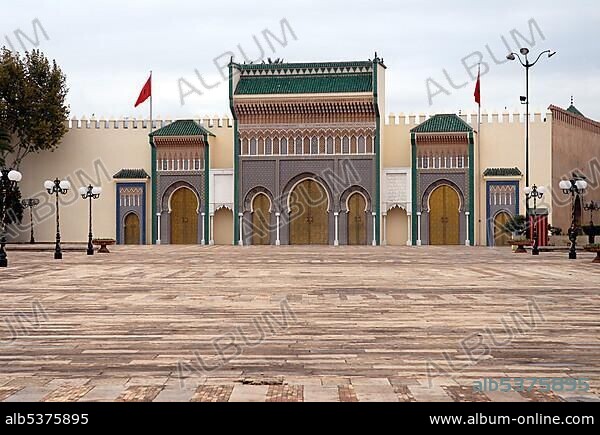 Portal of KingÂ´s Palace (Palais Royal, Dar el-Makhzen), Place des Alaouites, Fes Djedid, Fes, Morocco, Africa.