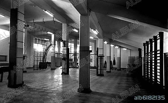 GIMNASIO DEL ESTADIO SANTIAGO BERNABEU - FOTOGRAFIA EN BLANCO Y NEGRO - AÑOS 50.