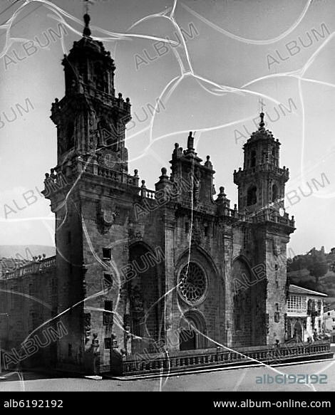 FACHADA DE LA CATEDRAL DE MONDOÑEDO - FOTOGRAFIA EN BLANCO Y NEGRO - AÑOS 60 - FOTOGRAFIA DETERIORADA.