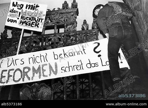 Monday demonstration in Leipzig, East Germany, Europe, October 1989.