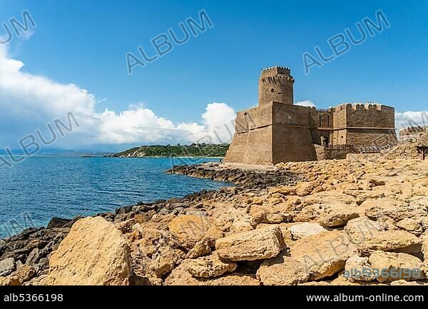 Aragon fortress, Fortezza Aragonese, Le Castella, Isola di Capo Rizzuto, Calabria, Italy, Europe.