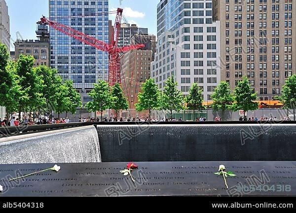 World Trade Center memorial, southern basin, the names of the victims are engraved in a bronze belt surrounding the basins, 9-11 Memorial, Ground Zero, Financial District, Manhattan, New York, USA, North America, PublicGround, North America.