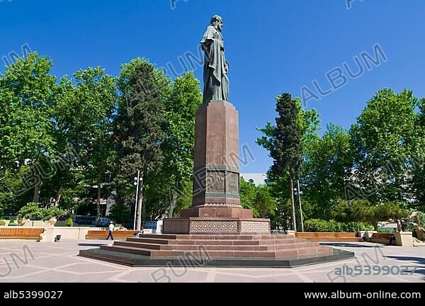 Statue of the poet NezÄmi, Baku, Azerbaijan, Caucasus, Middle East, Asia.