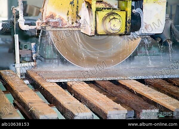 Demitz-Thumitz large quarry. The crushed granite is used to produce block steps, floor coverings, cover plates, window sills, solid work, paving and columns. Granite saw.