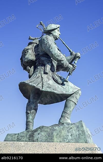 Statue of Bill Millin, personal piper of Lord Lovat Fraser whose commandos landed on Sword Beach on D-Day, Colleville-Montgomery, Normandy, France, Europe.