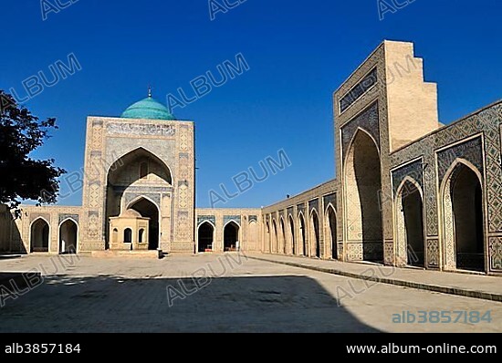 Courtyard of Kalan, Kalyan, Kalon Mosque, Bukhara, Buchara, Silk Road, Unesco World Heritage Site, Uzbekistan, Central Asia, Asia.