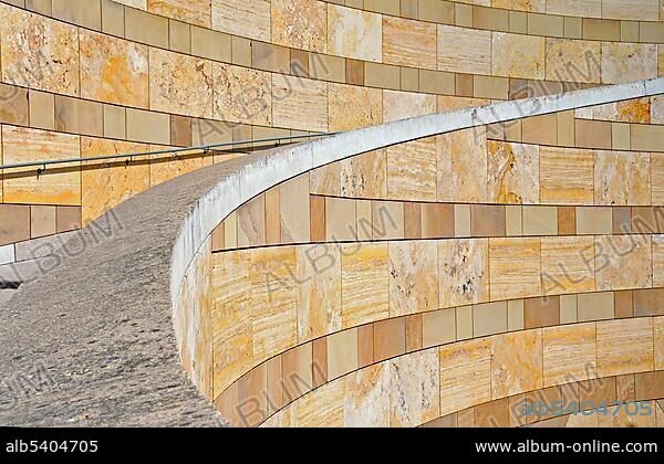 Neue Staatsgalerie, new state gallery by the architect James Stirling, Stuttgart, Baden-Wuerttemberg, Germany, Europe.