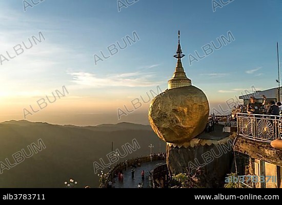 Golden Rock Kyaiktiyo Pagoda, Kyaikto, Myanmar, Asia.