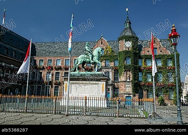 Town hall with Jan-Wellem-Denkmal monument in the old town, Duesseldorf, North Rhine-Westphalia, Germany, Europe.