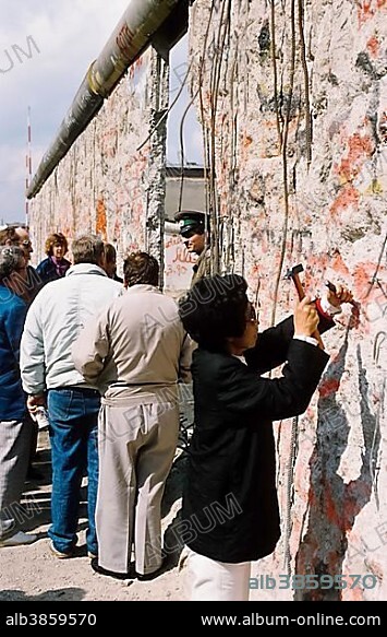 PUTTING BACK THE WALL Berlin 洋書 71De0WRFUeL._UF1000,1000_QL80_.jpg