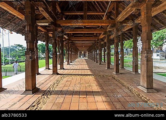 Temple of the Sacred Tooth Relic, Sri Dalada Maligawa, Buddhist temple, Kandy, Central Province, Sri Lanka, Asia.