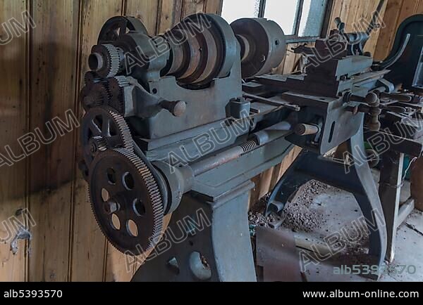Historical lathe, tool for metal processing, workshop around 1930, Middle Franconia, Bavaria, Germany, Europe.