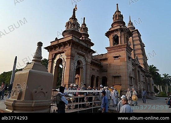 Kutti Vihar Temple, Mulagandha Kuti Vihara, Buddhist pilgrimage destination, Sarnath, Varanasi, Uttar Pradesh, India, Asia.