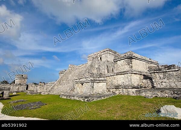 The castle, El Castillo, Mayan ruins of Tulum, 1200-1524, Tulum, Quintana Roo state, Mayan Riviera, Yucatan Peninsula, Mexico, Central America.