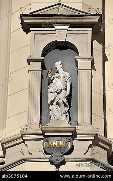 Statue of Clementia von Zaehringen, on the baroque facade of the city hall, 1704, Am Markt square 1, Lueneburg, Lower Saxony, Germany, Europe, PublicGround, Europe.