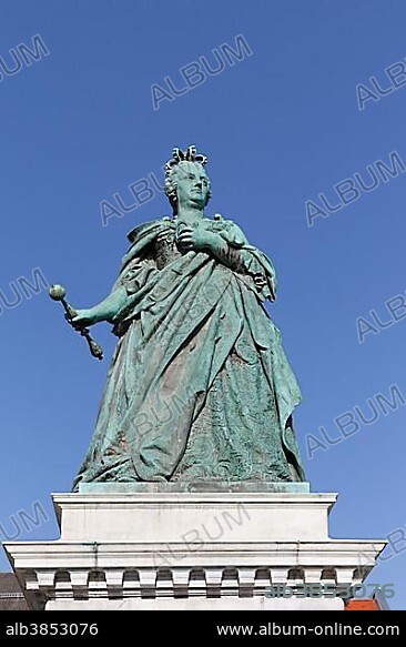Maria Theresia Monument, Klagenfurt, Carinthia, Austria, Europe.