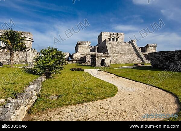 The castle, El Castillo, Mayan ruins of Tulum, 1200-1524, Tulum, Quintana Roo state, Mayan Riviera, Yucatan Peninsula, Mexico, Central America.