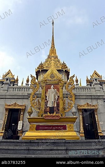 Portrait of King Bhumibol Adulyadej, or Rama IX, at the Temple of the Golden Buddha or Wat Traimit, Bangkok, Thailand, Asia.