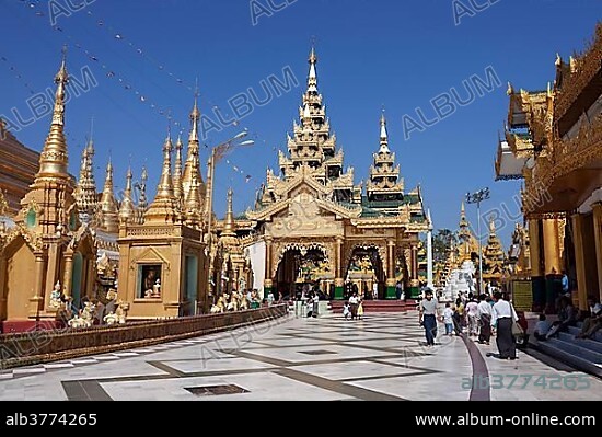 Temples and shrines, Shwedagon Pagoda, Yangon, Myanmar, Asia.