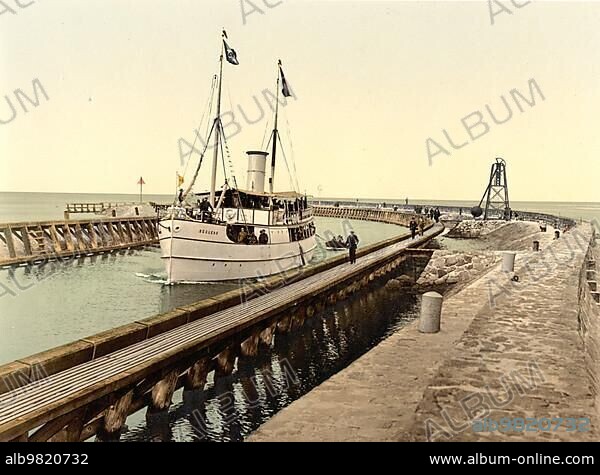 Steamer at the harbour entrance; Kolberg; Pomerania; formerly Germany; today Kolobrzeg in Poland; Historic; digitally restored reproduction of a photochrome print from the 1890s.