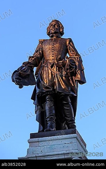 Statue of Samuel de Champlain, founder of the city, Québec, Québec Province, Canada, North America.