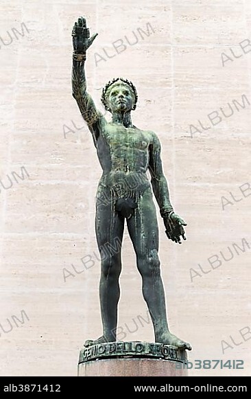 The fascist sculpture Genio dello Sport, Genius of sports, by Italo Griselli at Palazzo Uffici, 1939, architect Gaetano Minucci, EUR district, Rome, Lazio, Italy, Europe.