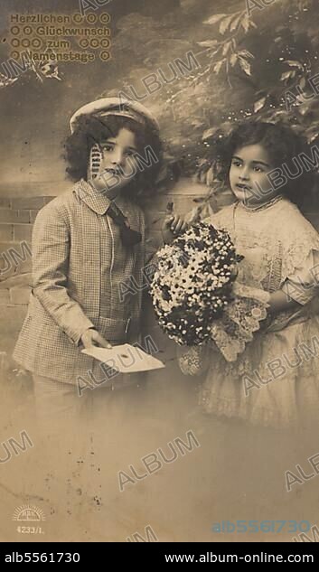 Historische Glückwunschkarte zum Namenstag, Kinder im Puppenkostüm, kitschig, romantisch, 1890, Historisch, digitale Reproduktion einer Originalvorlage aus dem 19. Jahrhundert.