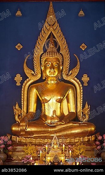 Golden Buddhastatue inside the Thai-Temple, Bodhgaya, Bihar, India, Asia.