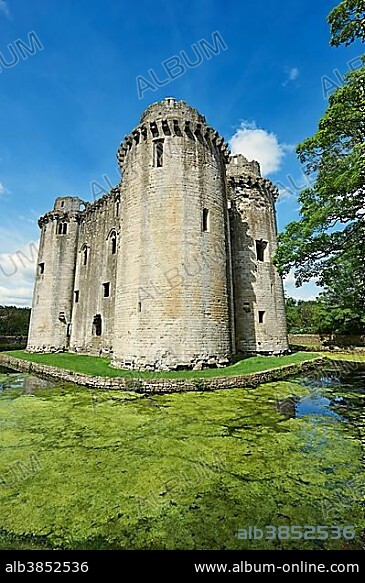 Nunney Castle built in the 1370s by Sir John de la Mere, Somerset, England, United Kingdom, Europe.