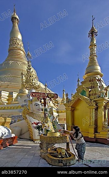 Shwedagon pagoda, Yangon, Rangoon, Myanmar, Burma, Asia.
