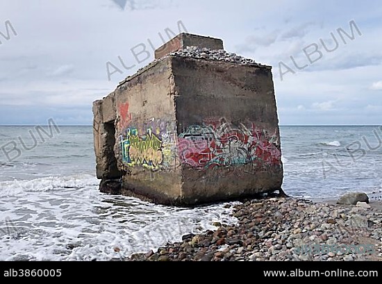 Bunker with graffiti, Hohes Ufer between Wustrow and Ahrenshoop, Fischland, Fischland-Darß-Zingst, Baltic Sea, Mecklenburg-Western Pomerania, Germany, Europe.