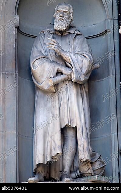 Statue of Galileo Galilei, Uffizi art museum, Galleria degli Uffici, Florence, Tuscany, Italy, Europe.