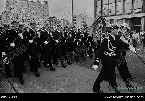 GDR, Berlin, 07. 10. 1988, NVA military parade for the 39th Republic Day, People's Navy, Alexanderplatz.