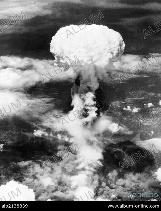 hiroshimaページ Mushroom cloud over Hiroshima, Japan during World War 2
