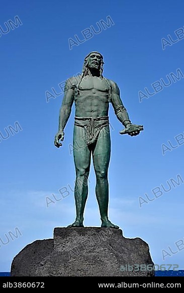 Mencey Statue on the Candelaria Promenade, Statue of Guanchen King Romen, Tenerife, Canary Islands, Spain, Europe.