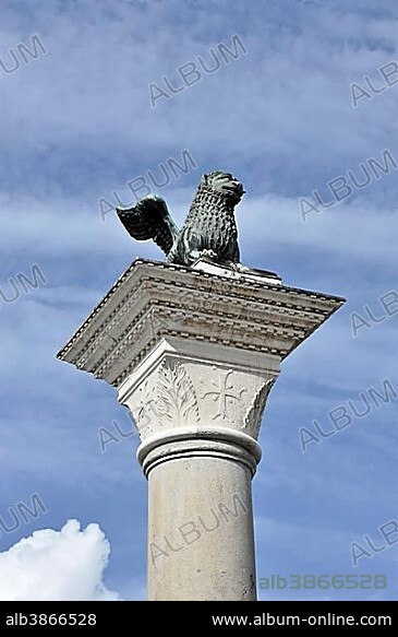 Column, capital with the winged lion of San Marco, the patron saint of Venice, Piazzetta San Marco square, St. Mark's Square, Venice, Italy, Europe.