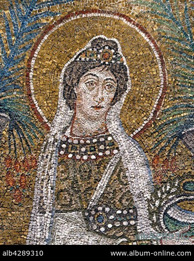 Basilica of Sant'Apollinare Nuovo, Ravenna (Italy). Detail of the mosaic of the nave: : la procession des Vierges martyres. Detail : Saint Pelagia.. 6th century.. The Basilica is one of the Roman Catholic building in Byzantine style built in the early 6th century by Theodoric the Great, near its palace. It was used as a palatine church and was then dedicated to the Savior.