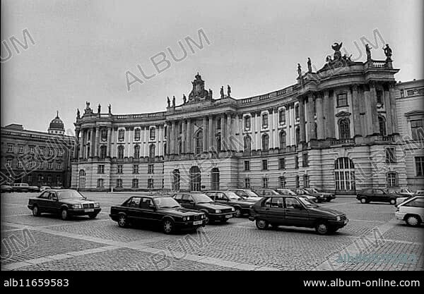Germany, Berlin, 20.05.1991, Bebelplatz, Alte Bibliothek (formerly: Königliche Bibliothek, colloquially: Kommode, car park, car, Europe.