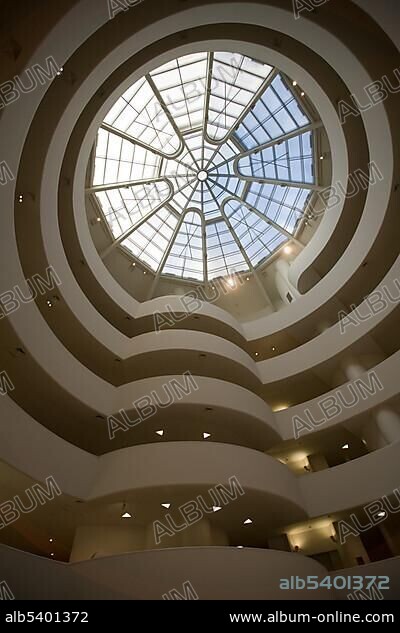 FRANK LLOYD WRIGHT. Solomon R. Guggenheim Museum, New York, USA, North America.