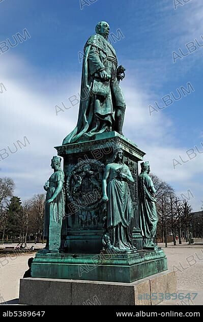 Monument to Grand Duke Karl Friedrich of Baden, 1728-1811, Schlossplatz square, Karlsruhe Baden-Wuerttemberg, Germany, Europe.