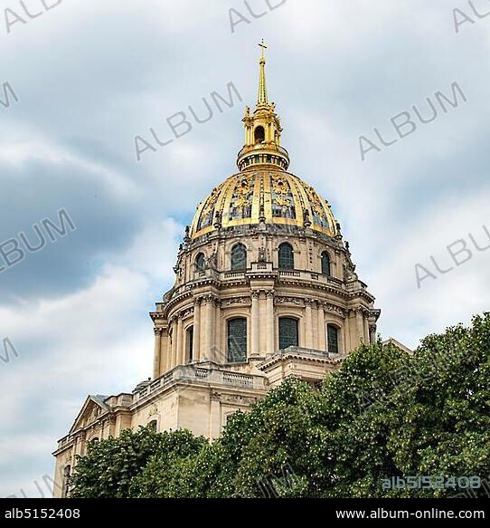 Cathedral of the Invalides with golden dome, Tomb of Napoleon I, Hotel des Invalides, Paris, Île-de-France, France, Europe.