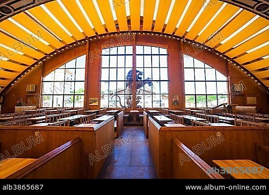 Construction of Löwenbräu marquee, Oktoberfest 2017, Theresienwiese, Munich, Upper Bavaria, Bavaria, Germany, Europe.
