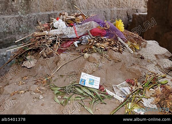 Altar and flowers at the memorial for Gaius Julius Caesar, Forum Romanum, Ancient Rome, Lazio, Italy, Europe.
