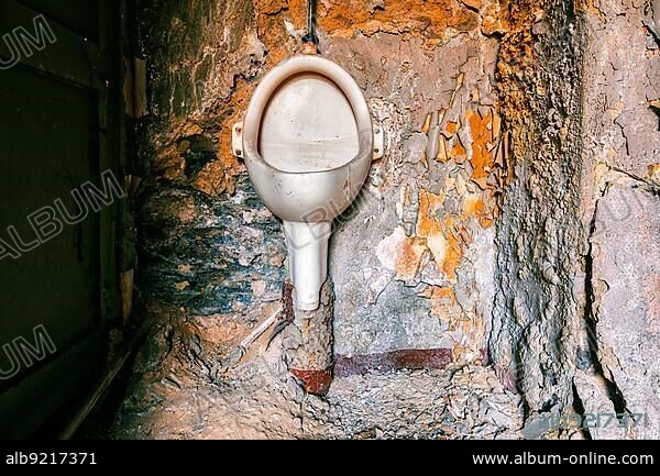 Old toilet men WC pissoir.