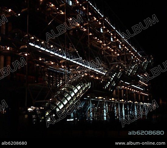 RENZO PIANO. VISTA NOCTURNA DEL CENTRO POMPIDOU - 1972-1977 - ARQUITECTURA HIGH-TECH.